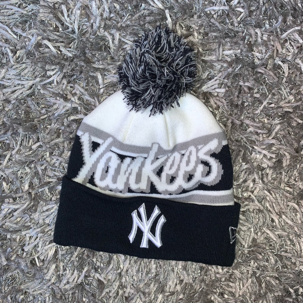 NWOT New Era Knitted Yankees Hat